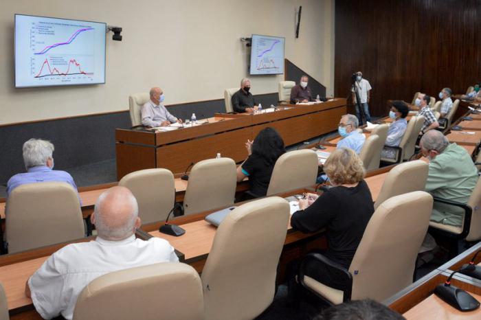 Los resultados del Instituto de Medicina Tropical Pedro Kourí (IPK)  frente a la COVID19 fueron expuestos durante un intercambio entre el Presidente de la República con el grupo de expertos y científicos 