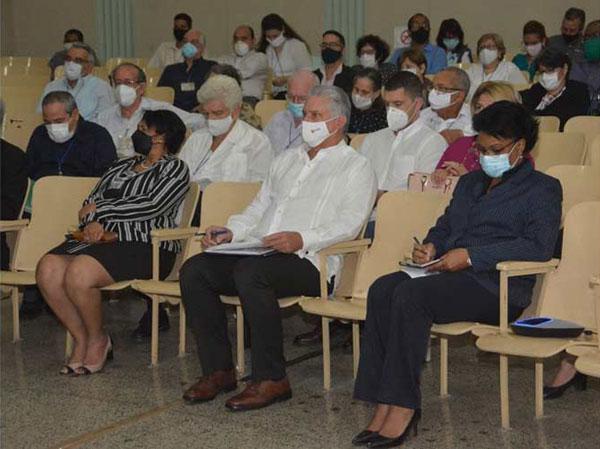 Presidente cubano participa en sesión de clausura de evento sobre ciencias  y sociedad