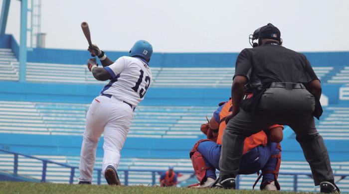 Juego de Industriales en la 60 Serie Nacional