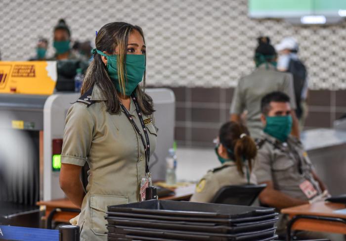 Establecen tasa sanitaria en los aeropuertos, puertos y marinas internacionales