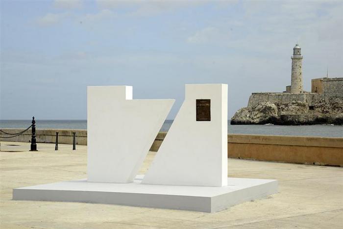 En la explanada del Castillo de San Salvador de la Punta, monumento Patrimonio de la Humanidad, a la entrada de la bahía, se develó el monumento y la placa conmemorativa de Ciudad Maravilla.
