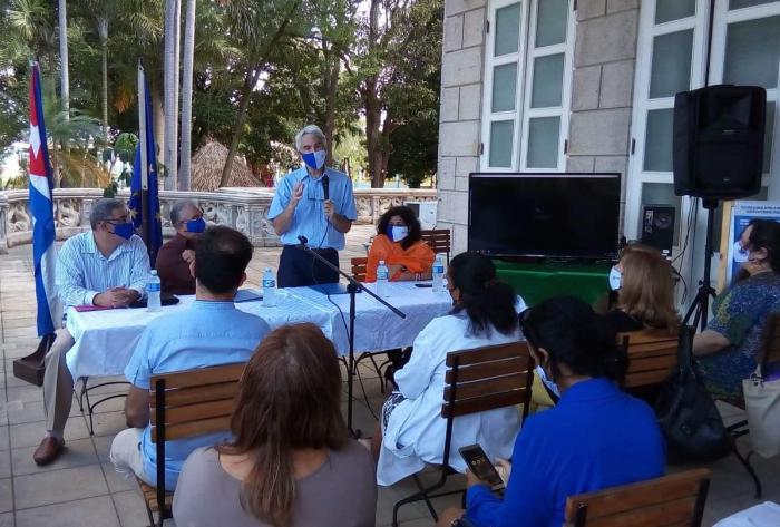 Representante de la unión europea y del gobierno de la habana en conferencia de prensa