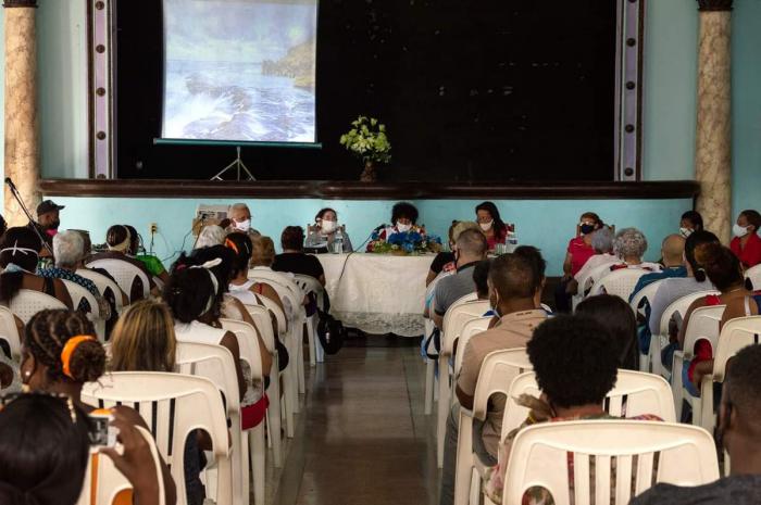Personas que participaron en el acto por el 59 aniversario del sindicato de la educación
