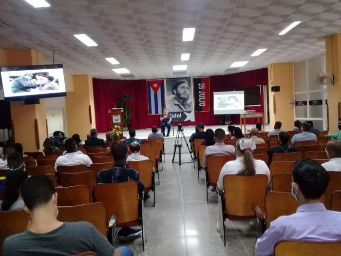 Participantes en el acto homenaje a Fidel de la CTC