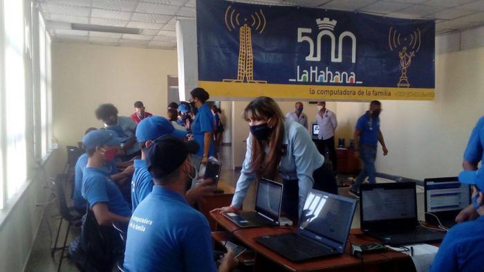Un gran atractivo de la cita fue la feria tecnológica, que permitió a los presentes disponer de aplicaciones, revistas digitales, juegos tanto para celulares como para computadoras, así como antivirus y otras propuestas que ofrecieron las entidades invitadas.