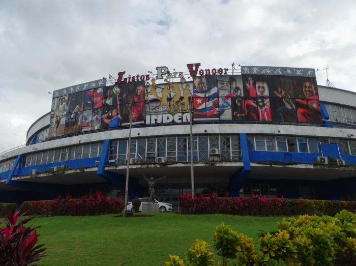 Fachada de la Ciudad Deportiva