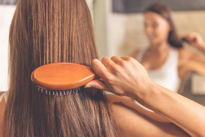 Limpiar el cepillo del cabello, imprescindible