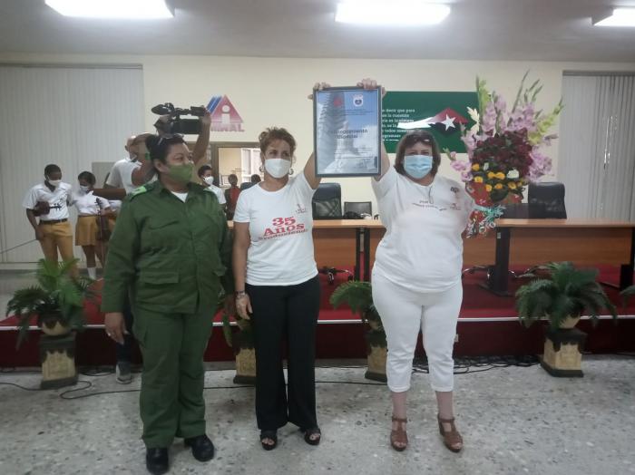 Reconocimiento a la Empresa de Bebidas y Refrescos de La Habana.