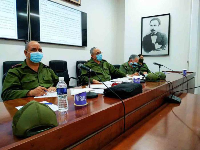 Reinaldo garcía zapata, luis antonio torres iríbar en la Reunión Consejo de defensa de la habana 4 de diciembre