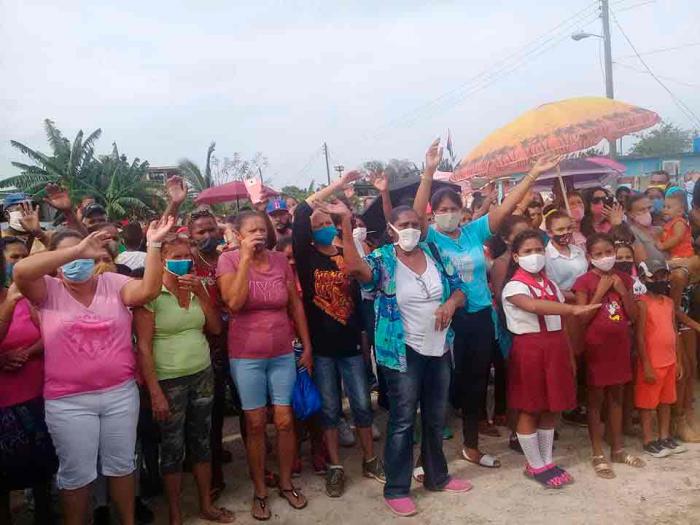 Acto de reafirmación revolucionaria realizado por los vecinos de la zona 112 del barrio el Bote del Consejo Popular Las Canteras, en el municipio de Playa.
