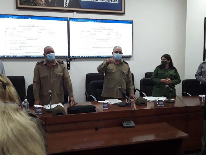 luis antonio torres iríbar y reinaldo garcía zapata en reunión de consejo de defensa de la habana.