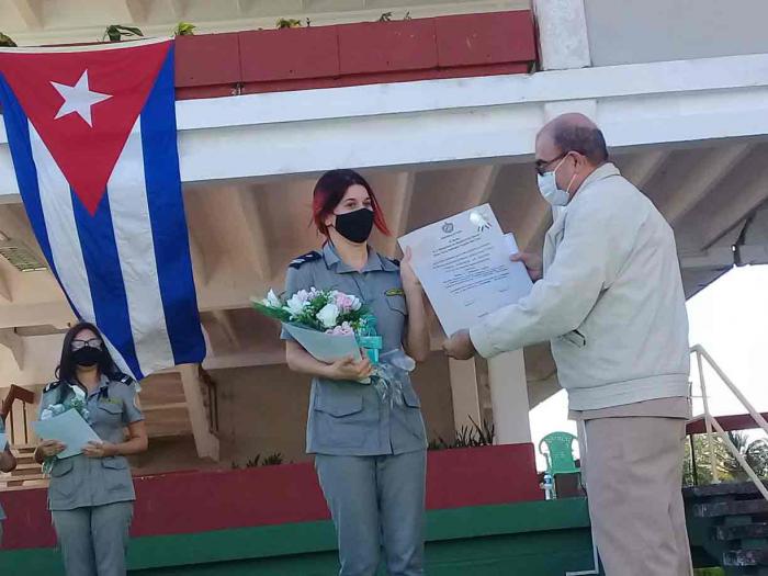 Primera graduación  del Curso Técnico Superior en la Aduana
