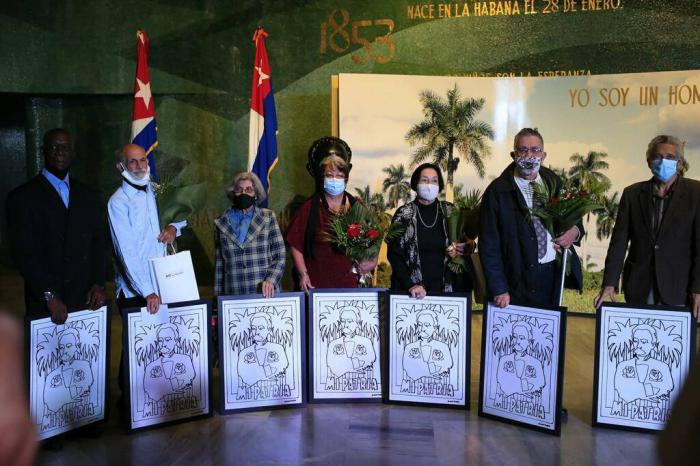 Entregados premios Maestros de Juventudes con presencia del presidente Díaz-Canel
