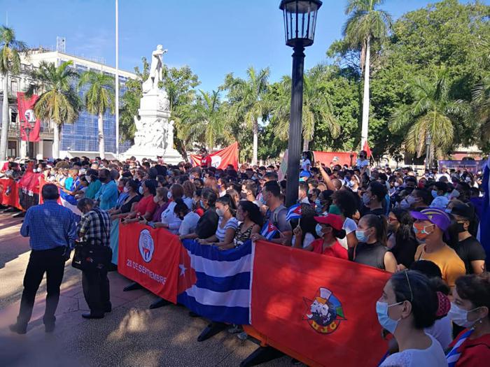 Apoyo a la revolución en el parque central