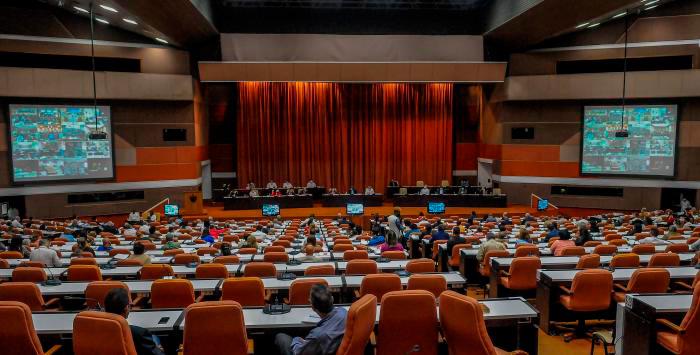 diputados cubanos reunidos