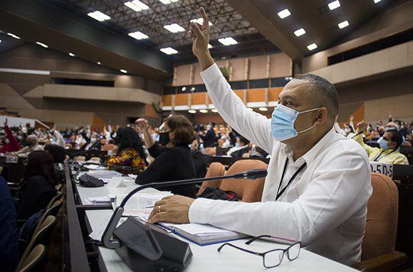 Diputados cubanos en sesión del Parlamento cubano