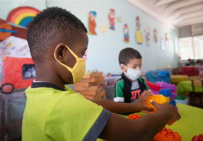 Niños en el círculo infantil Mi Alegre Pelota