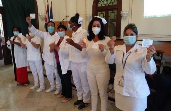 Acto de reconocimiento a personal de la Salud en Hospital La Covadonga destacado en el enfrentamiento a la COVID-19