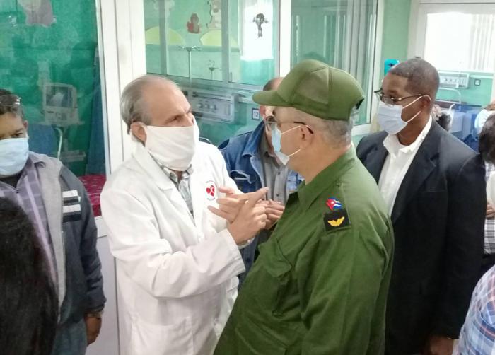 Recorrido de Torres Iríbar por el Cardiocentro William Soler