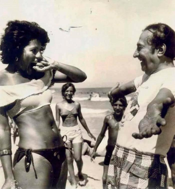 Farah María con el también desaparecido actor y humorista Enrique Arredondo (Bernabé) en un fotograma para la canción Tiburón.
