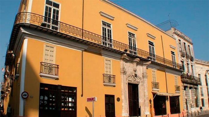edificio del museo del rón en la habana