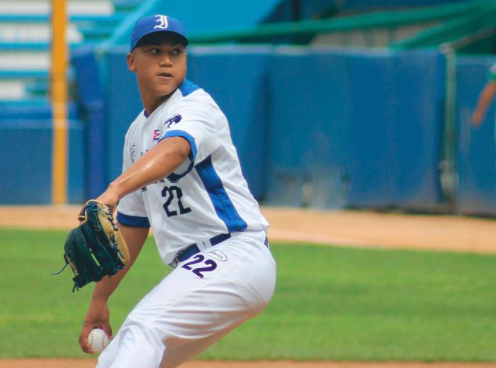 Industriales: Roster para el primer duelo