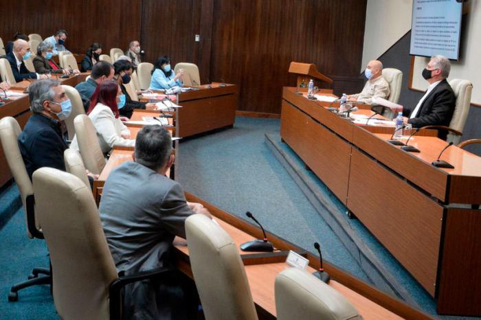 Encuentro del Presidente de la República, Miguel Díaz-Canel Bermúdez, con científicos y expertos que trabajan en el enfrentamiento al nuevo coronavirus