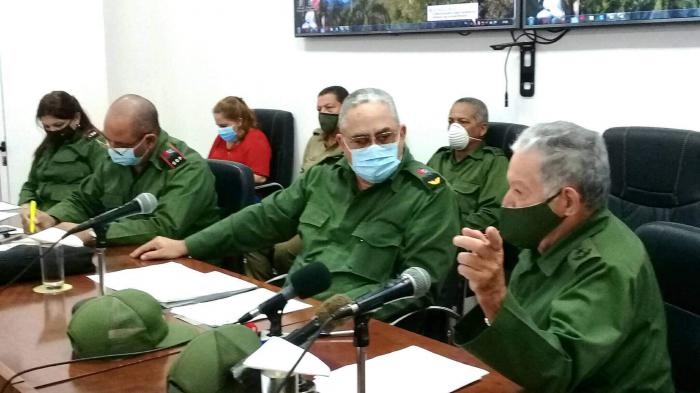 Presidencia del Consejo de Defensa de La Habana, a la derecha el General de División Ramón Pardo Guerra, Jefe del Estado Mayor Nacional de la Defensa Civil
