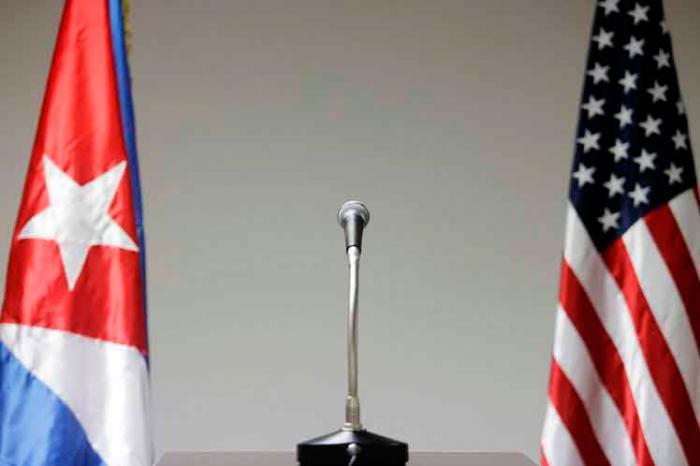 Banderas de Cuba y Estados Unidos