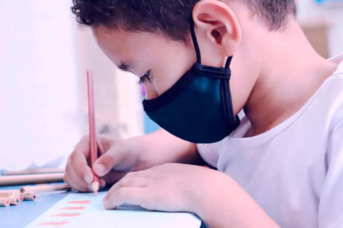 Niño dibujando