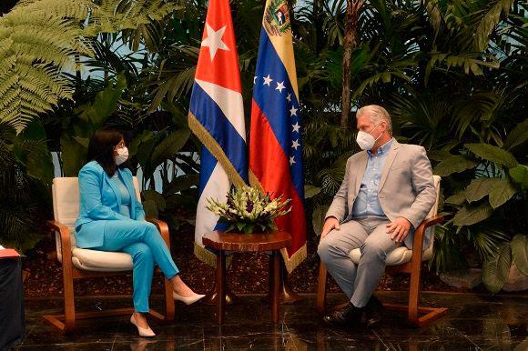 Encuentro bilateral del presidente y primer ministro con Delsy Rodríguez de Venezuela.