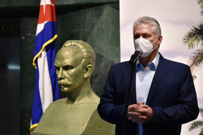 Miguel Díaz-Canel, Presidente de la República de Cuba, asiste al acto por el aniversario 25 del Memorial José Martí fundado por el Comandante en Jefe Fidel Castro, un lugar insigne ubicado en la Plaza de la Revolución que tributa a la historia y vigencia del pensamiento martiano