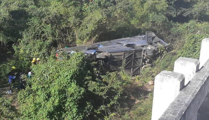 Accidente de ómnibus que transportaba maestros