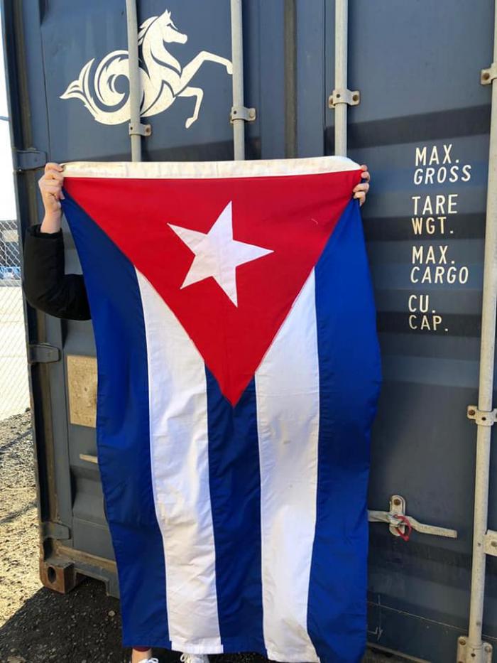 Contenedor con ayuda médica para Cuba