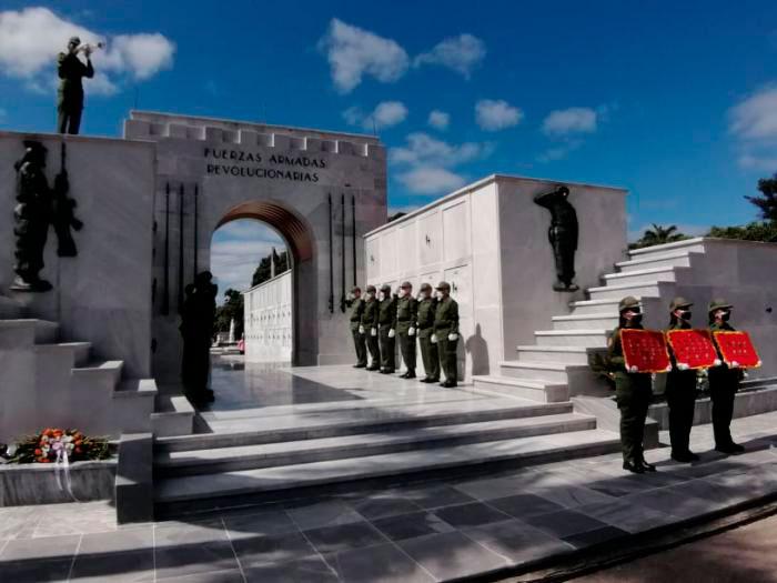 Ceremonia con honores militares en los funerales de los integrantes de la tripulación del helicóptero, quienes fallecieron en el accidente aéreo del pasado 29 de enero, en el oriente cubano