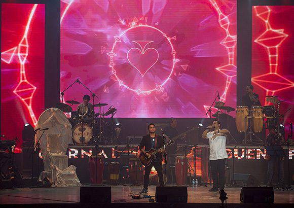 Buena Fe en concierto en el teatro 