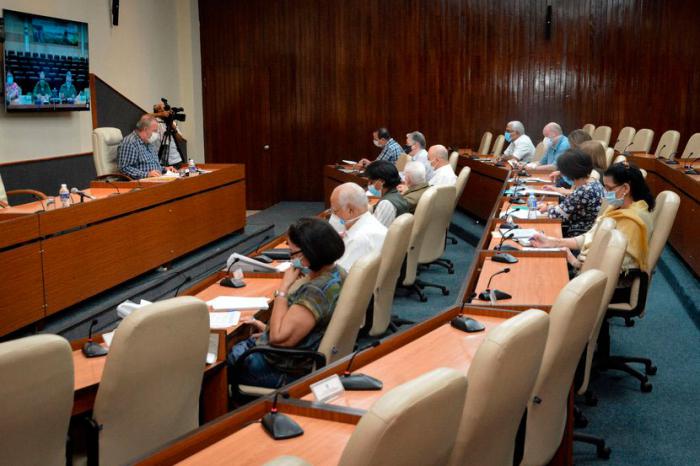 El Grupo Temporal de Trabajo para la Prevención y Control del nuevo coronavirus tuvo su encuentro este lunes en el Palacio de la Revolución. El enfoque educativo de una batalla que es por la vida quedó claro en la sesión dirigida por el Primer Ministro, Manuel Marrero Cruz