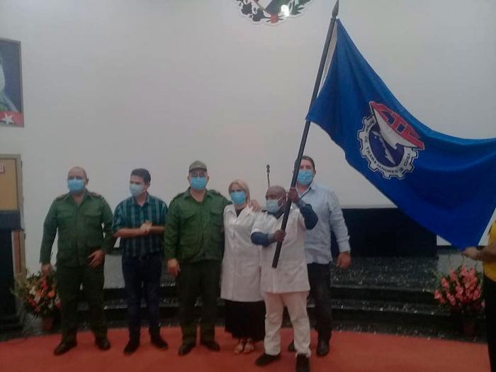 Acto de entrega de la Bandera Proeza Laboral y otras condecoraciones al mérito individual al Centro Provincial de Higiene, Epidemiología y Microbiología de La Habana
