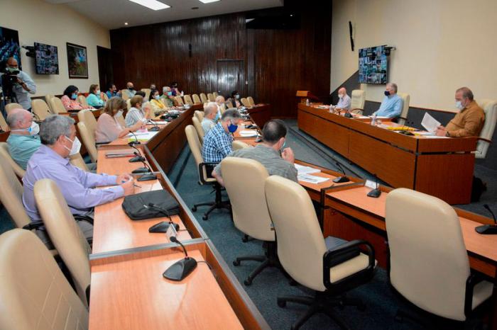 El grupo temporal de trabajo para el control del nuevo coronavirus, que encabeza el Presidente Miguel Díaz-Canel Bermúdez, evalúo la situación epidemiológica del país e intercambió con las autoridades de 12 provincias y el municipio especial Isla de la Juventud.
