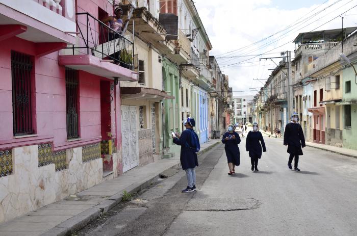 La pesquisa en Los Sitios constituye el arma principal para cortar la transmisión de la COVID-19, por lo cual se realiza diariamente a toda la población.