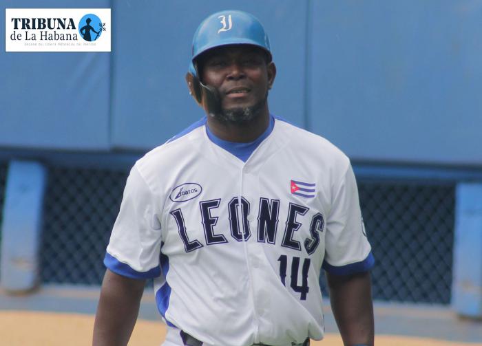 Historia de Leones: Yoandry Urgellés