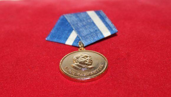 Otorgan Medalla Alejo Carpentier a destacados intelectuales y artistas cubanos