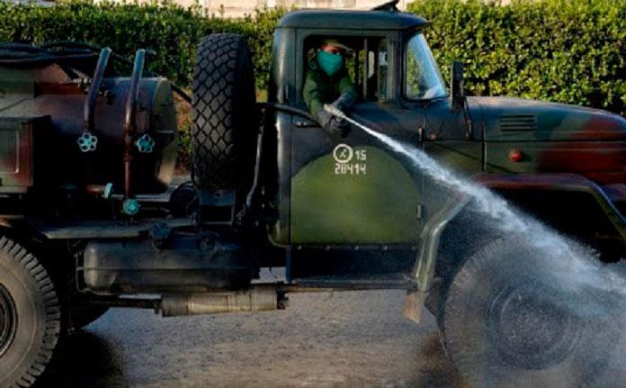 Desinfección de calles en Diez de Octubre