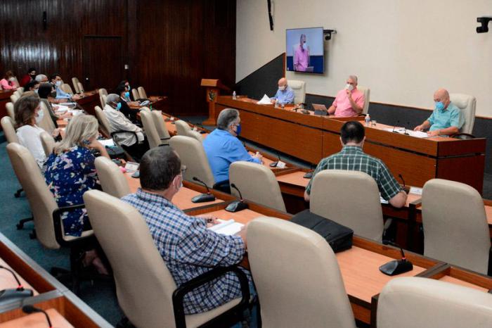 El Presidente de la República, Miguel Díaz-Canel Bermúdez, insistió durante la reunión del grupo temporal de trabajo para la prevención y control del nuevo coronavirus 