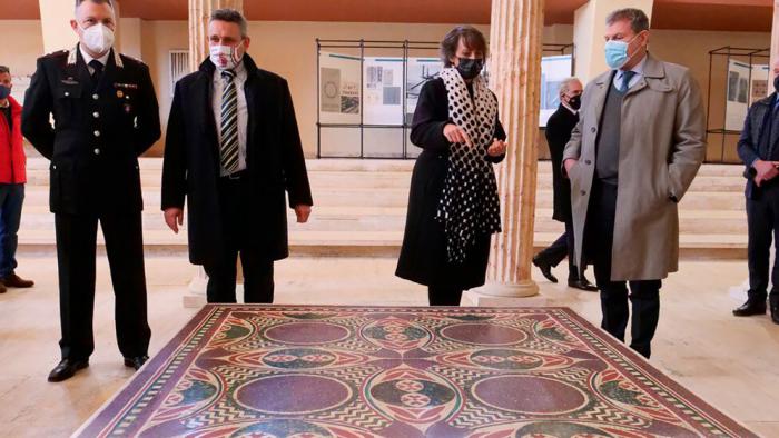 Un mosaico perdido del emperador Calígula, como mesa de café durante más de 40 años