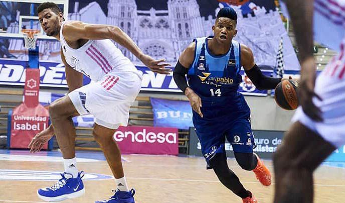 Con el número 14 en su camiseta, Jasiel también se ha destacado en el máximo nivel del baloncesto español y europeo.