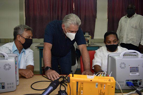 Recorre presidente cubano Miguel Díaz-Canel varias instituciones científicas