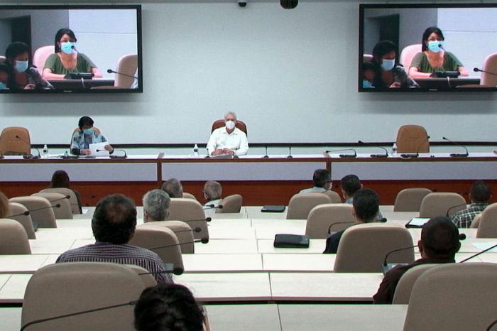 El «Enfoque a “Una Salud” en la estrategia sanitaria nacional» fue presentado en el Palacio de la Revolución, durante la Reunión del Polo Científico de las provincias de La Habana, Artemisa y Mayabeque, la cual estuvo encabezada por el Presidente de la República, Miguel Díaz-Canel Bermúdez, y por la viceprimera ministra, Inés María Chapman Waugh.
