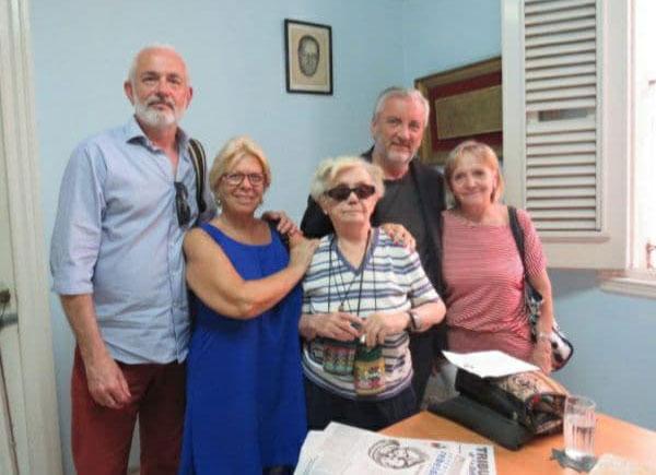 Carlo Giacone, alcalde de Giaveno (detrás de la Pogolotti)