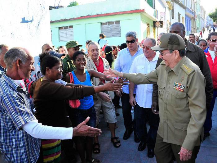 Raúl ha expresado honda satisfacción, junto al pueblo heroico de Cuba, por la obra consolidada de la Revolución, la obra más hermosa que hemos hecho.